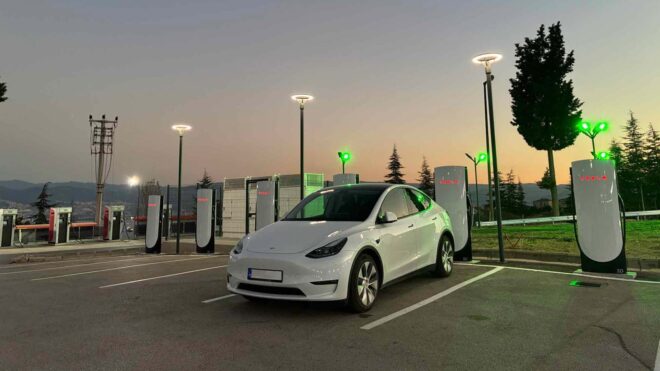 Tesla, İzmit’te yeni bir Supercharger istasyonu açtı